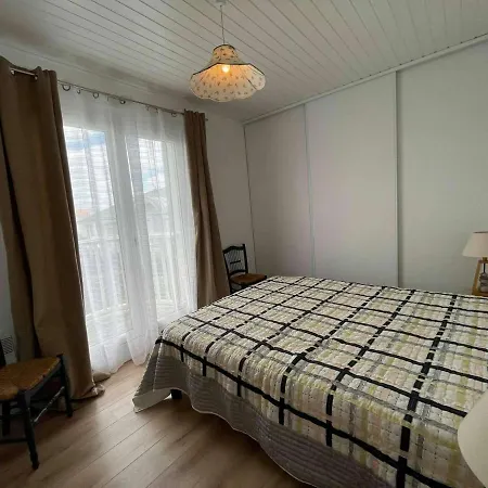 Apartment 4 Pieces Avec Piscine - Proche - - Fr-1-224c-214