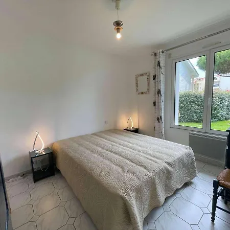 Apartment 4 Pieces Avec Piscine - Proche - - Fr-1-224c-214