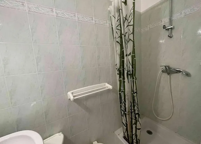 4 Pieces Avec Piscine - Proche - - Fr-1-224c-214 Appartement