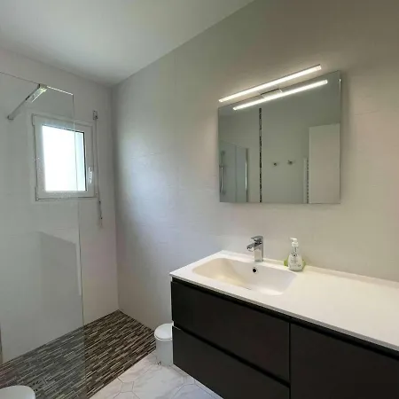 4 Pieces Avec Piscine - Proche - - Fr-1-224c-214 *