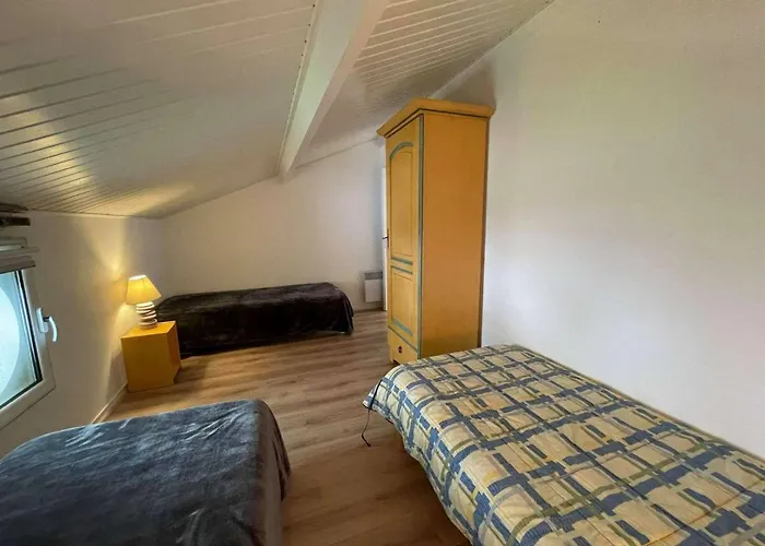 4 Pieces Avec Piscine - Proche - - Fr-1-224c-214