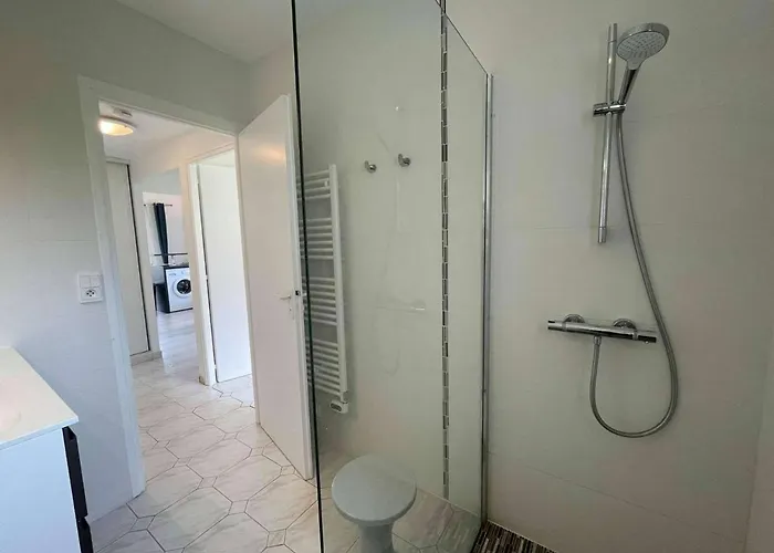 4 Pieces Avec Piscine - Proche - - Fr-1-224c-214 *