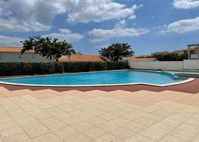 4 Pieces Avec Piscine - Proche - - Fr-1-224c-214