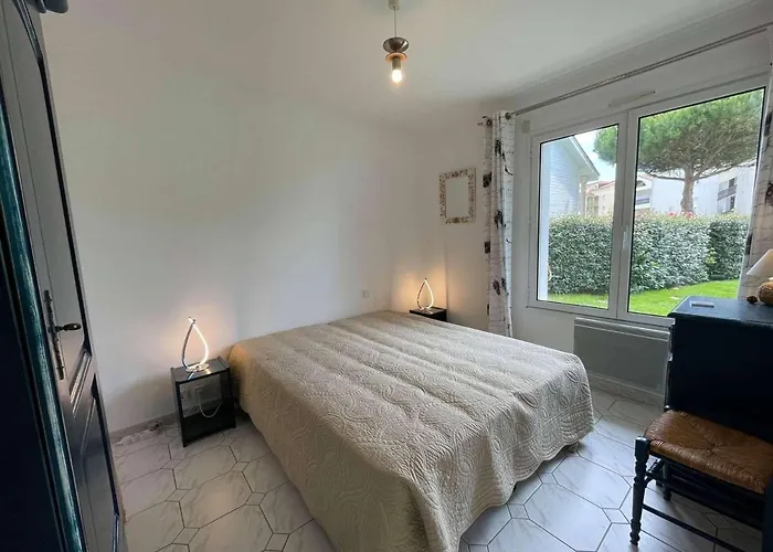 Appartement 4 Pièces Avec Piscine - Proche - - Fr-1-224c-214